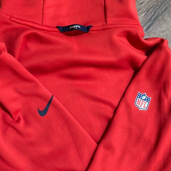 NWT * NIKE New England Patriots Red Sideline Local Lockup Pullover Hoodie- $125. - Picture 9 of 15